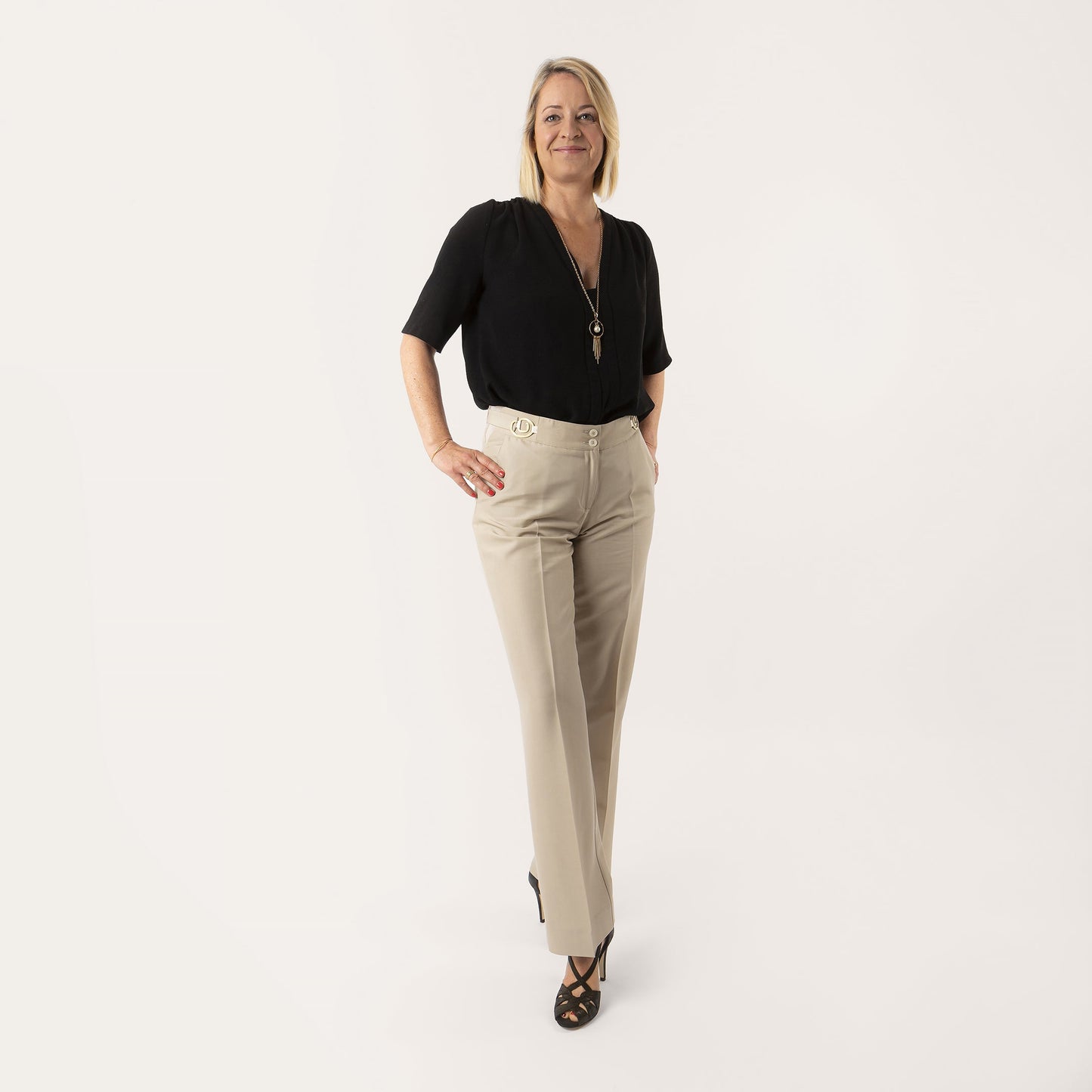 Pantalon Carmen beige et haut noir