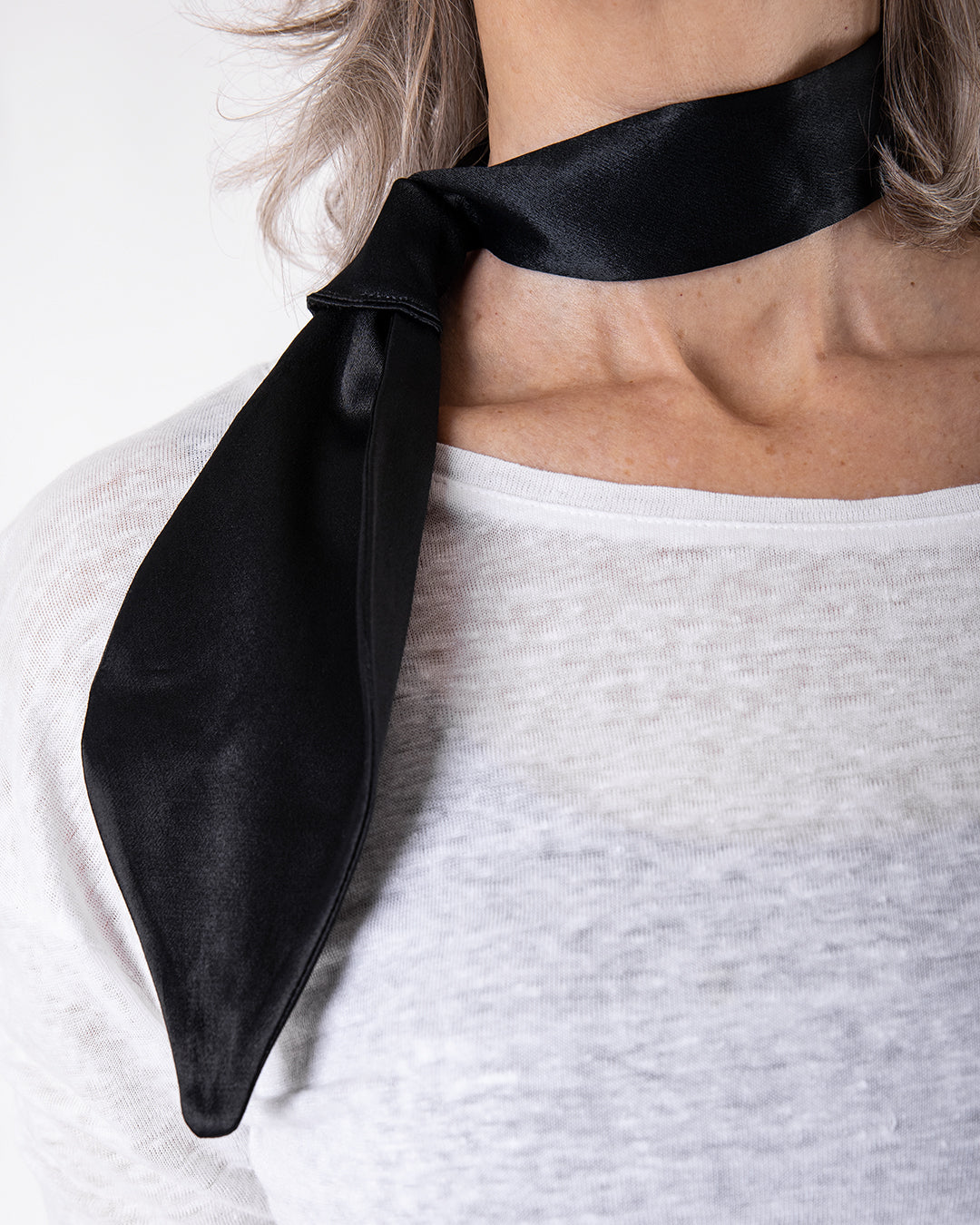 Foulard ASUR noir femme en tissu upcyclé