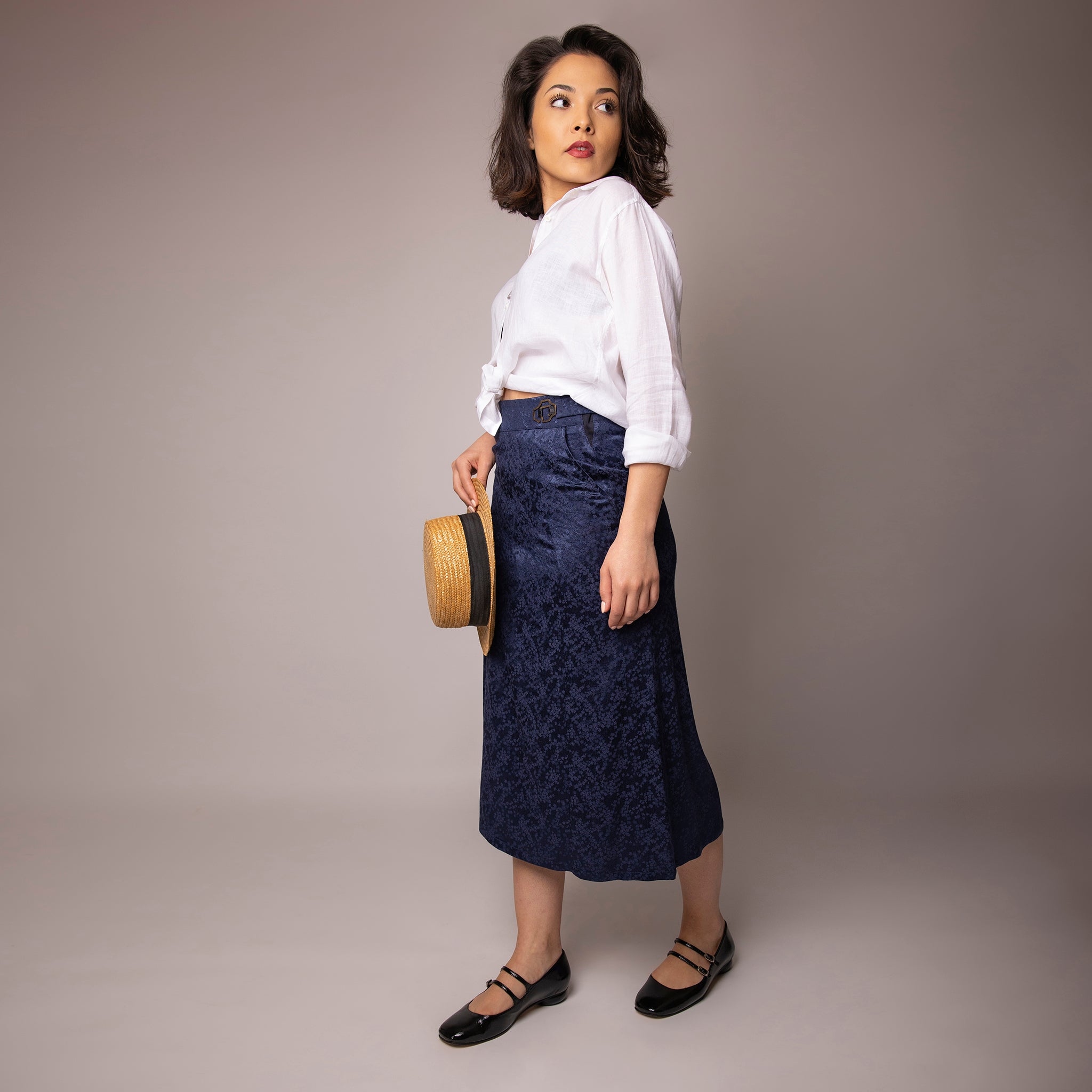 Jupe longue bleu marine à motif, ajustable et confortable, avec des poches, en tissu upcyclé, modèle Flora de la marque ASUR