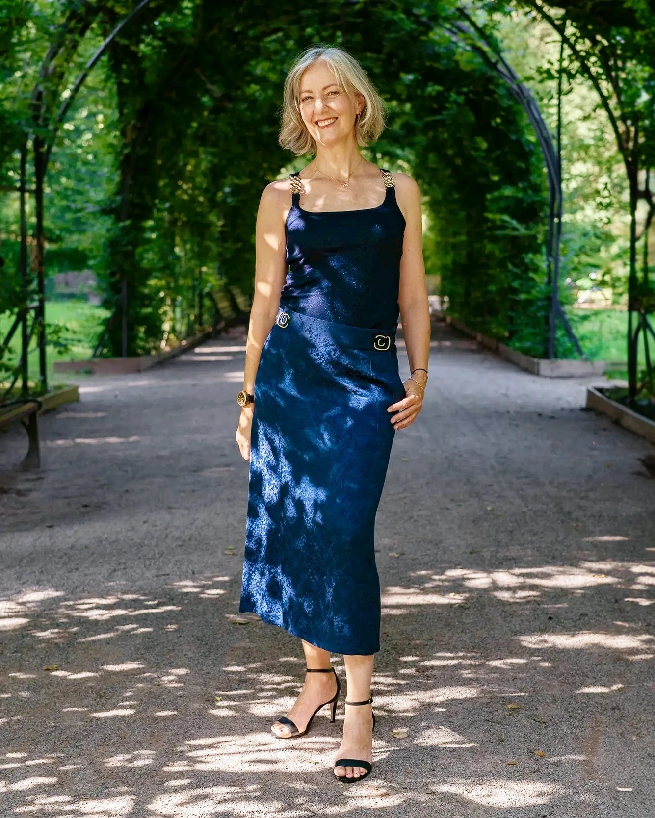 Jupe ASUR Flora bleu marine ajustable avec poches en tissu upcyclé