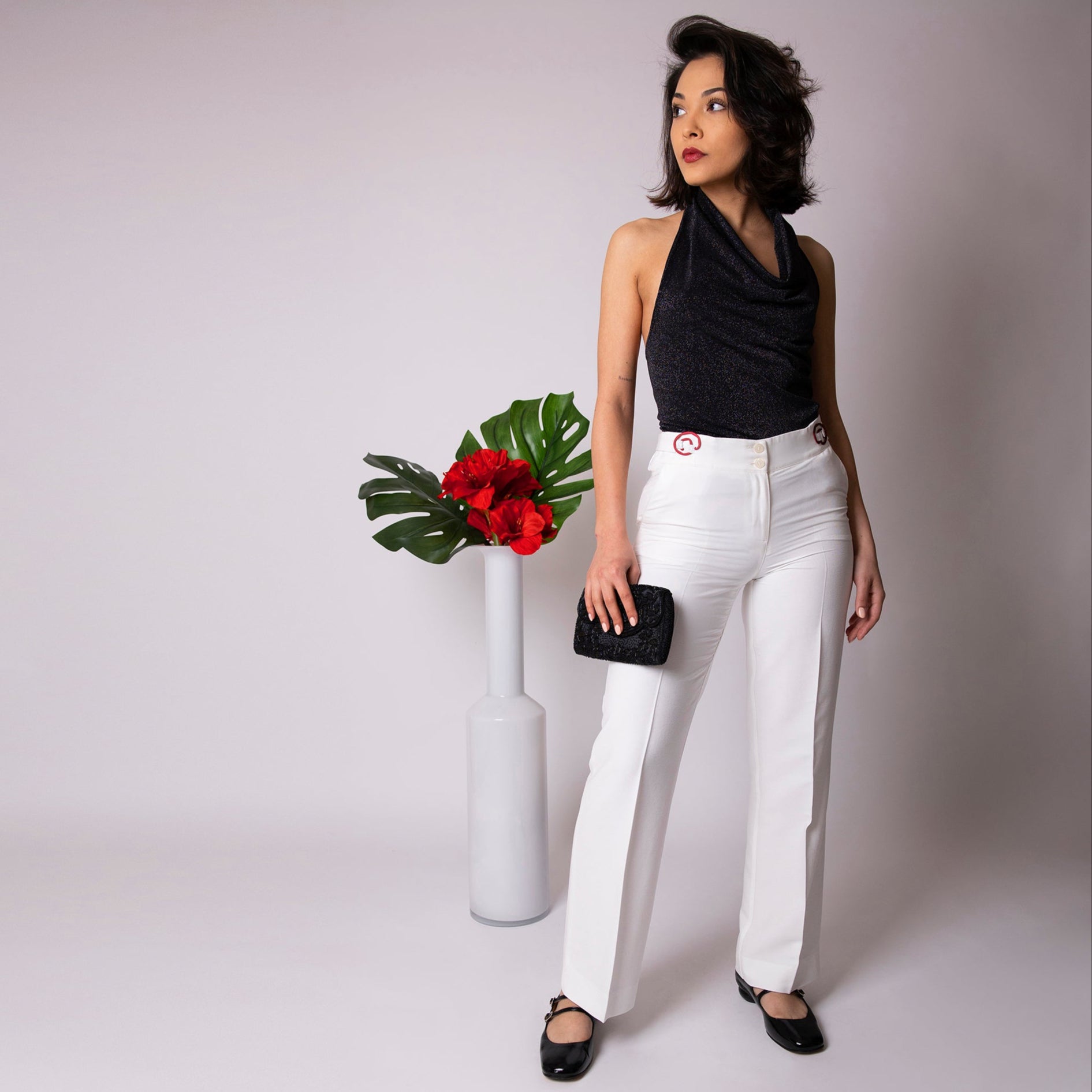 Pantalon blanc ivoire droit et ajustable en tissu upcyclé, coupe large, modèle Carmen de la marque Asur