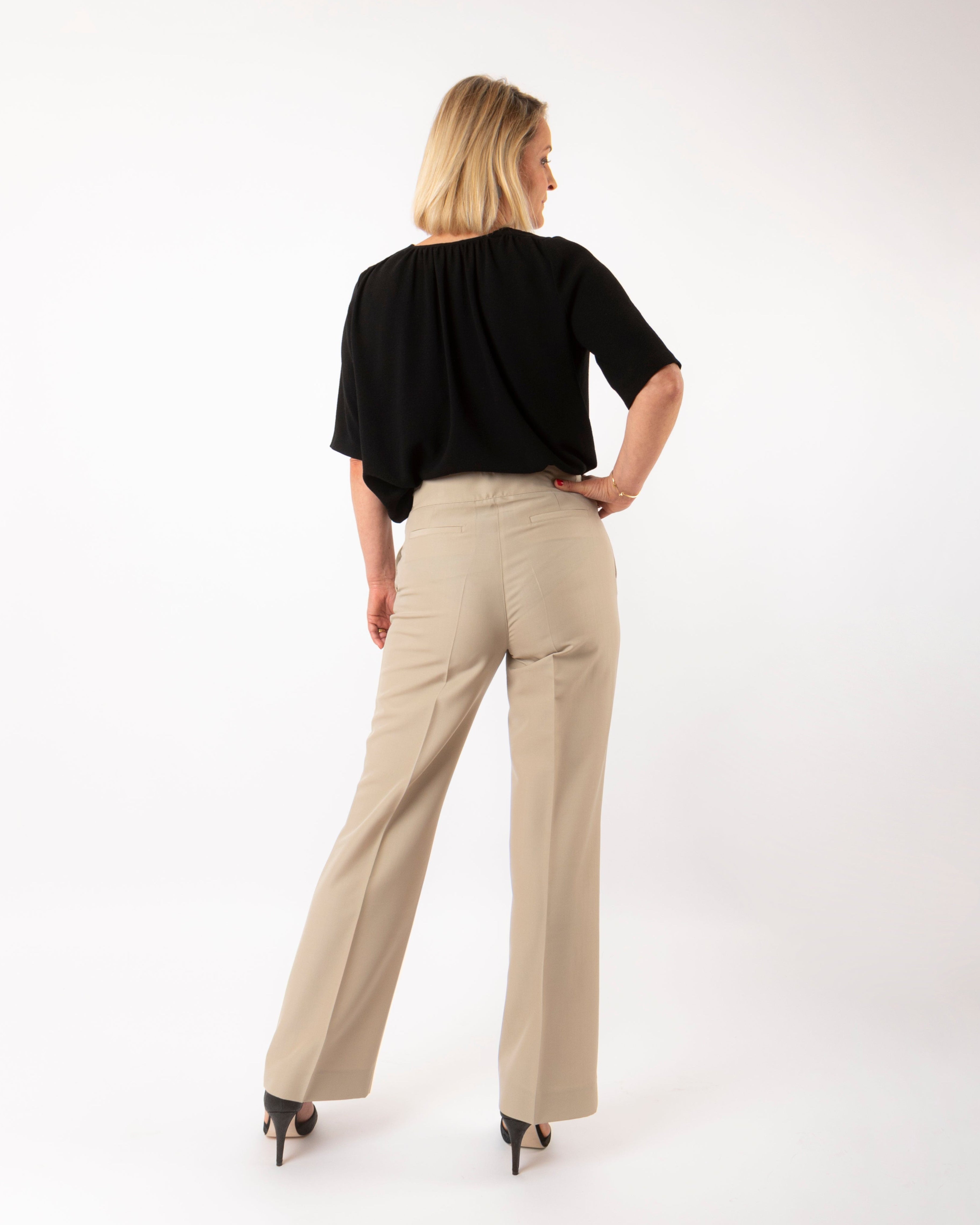 Pantalon ASUR Carmen beige coupe large confortable ajustable