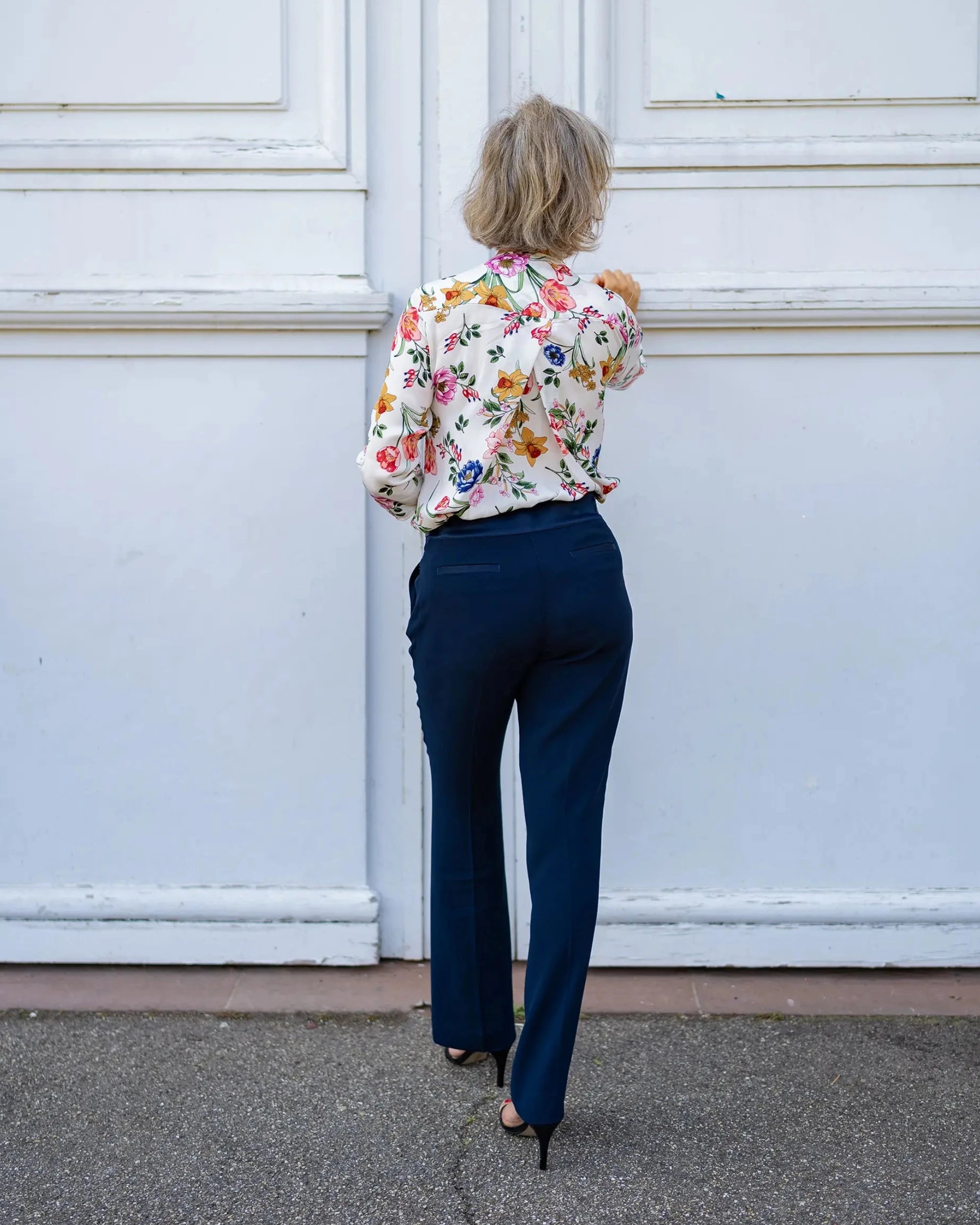Pantalon ASUR Carmen bleu coupe large droite ajustable confortable en tissu upcyclé