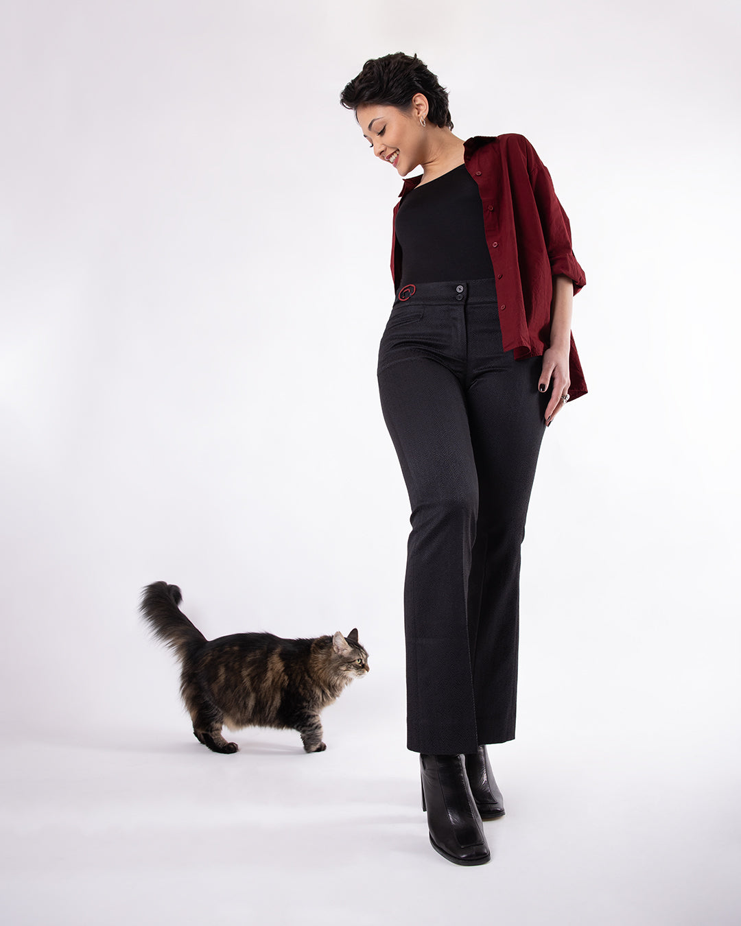 Pantalon Freyja ASUR éclat noir à motifs chevrons coupe flare ajustable