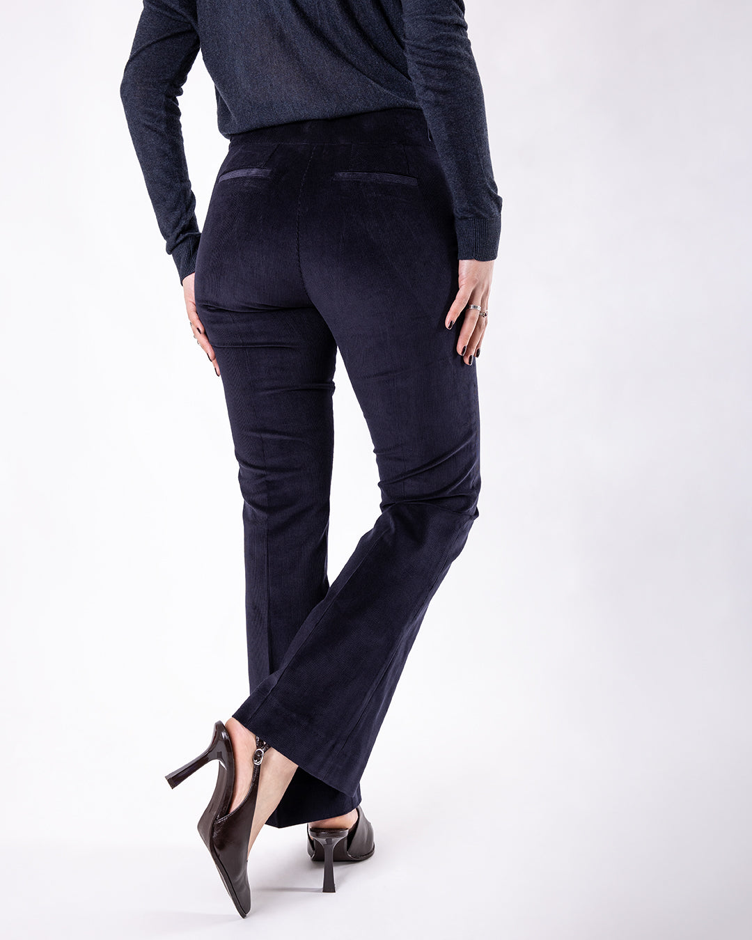 Pantalon Freyja ASUR velours bleu nuit coupe flare ajustable
