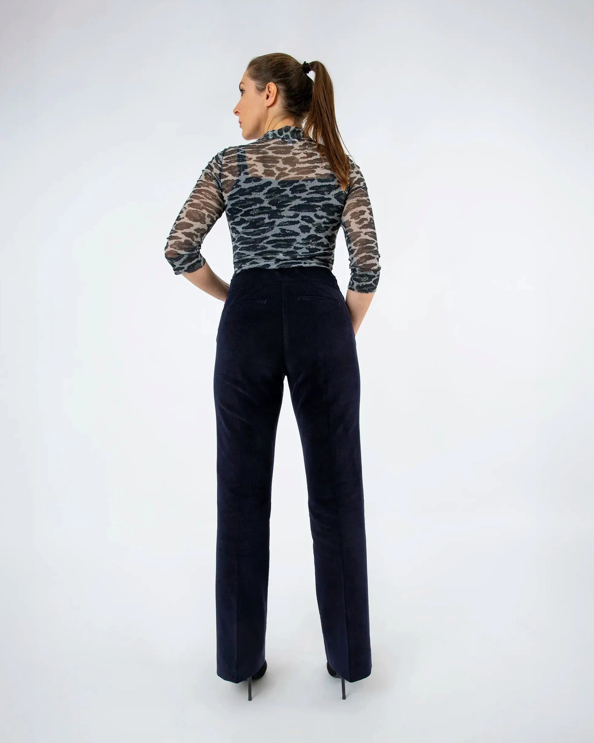 Pantalon Freyja ASUR velours bleu nuit coupe flare ajustable