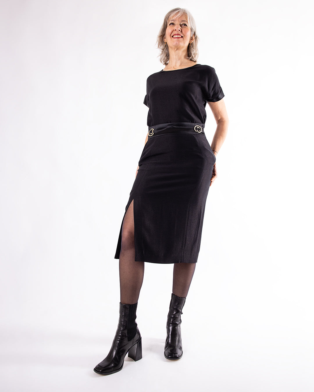 Top Marylin ASUR noir manches courtes en tissu français upcyclé, peut etre porté avec ensemble jupe Monroe