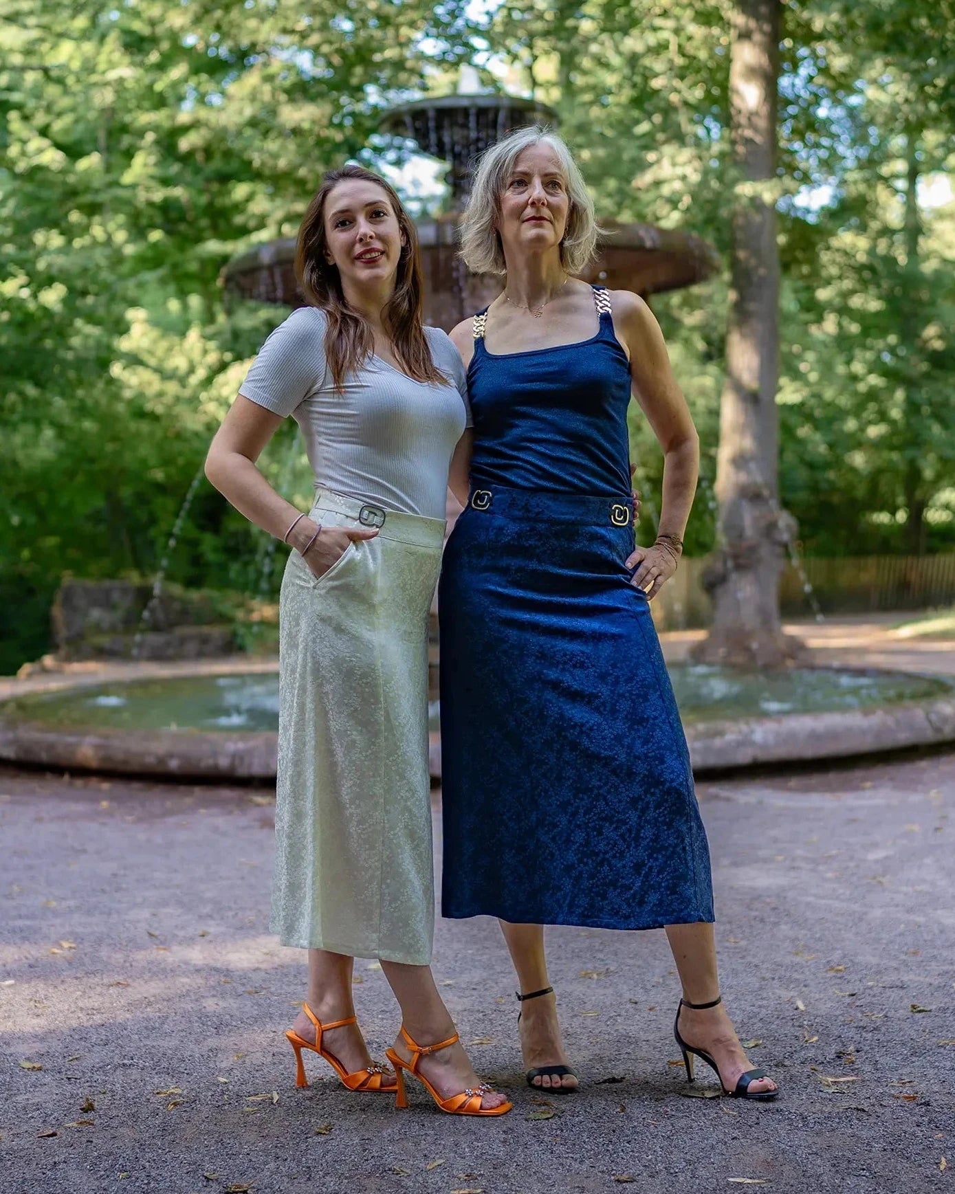 Jupe ASUR Flora bleu marine ajustable avec poches en tissu upcyclé