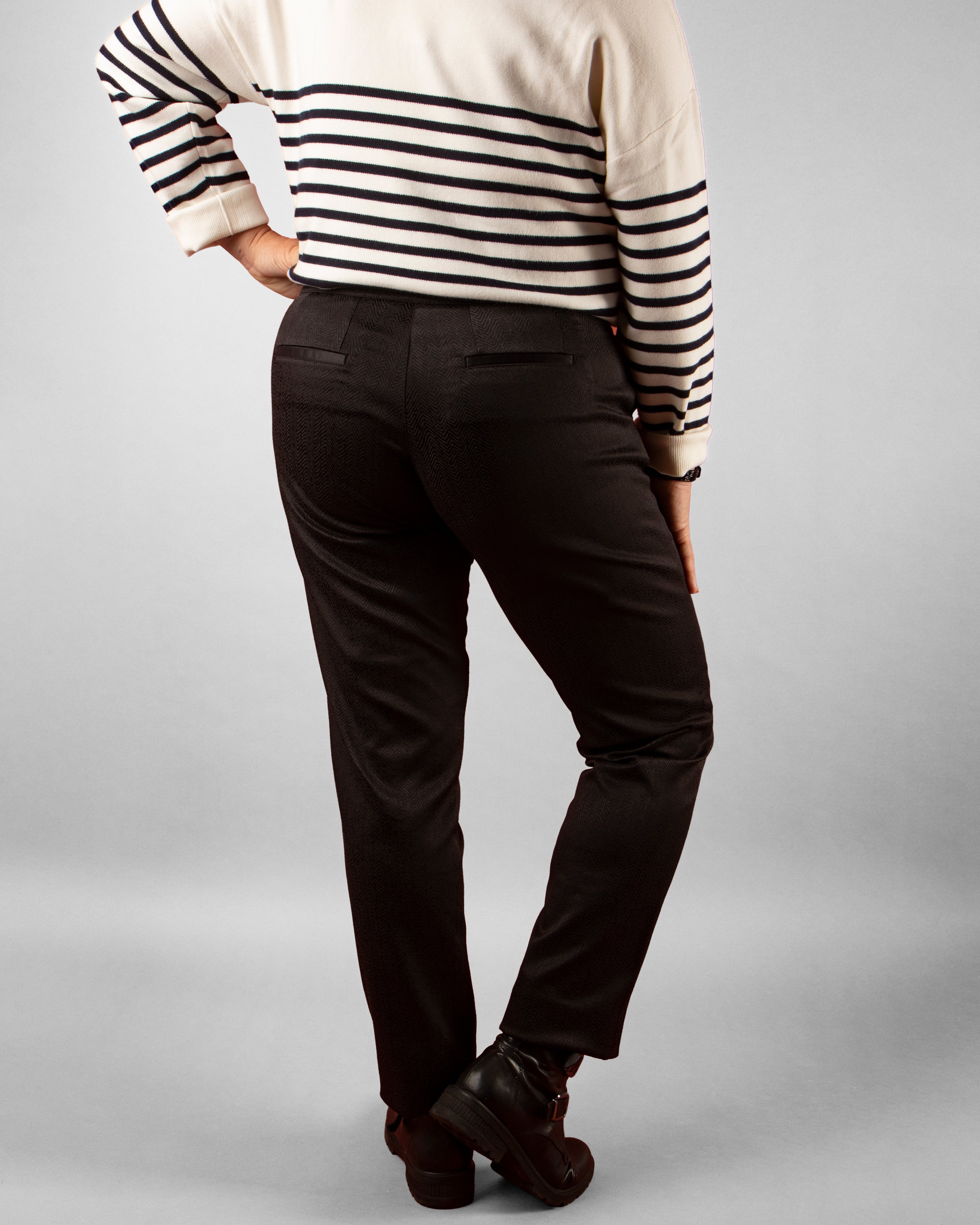 Pantalon ASUR Cyrene noir à motifs chevrons coupe cigarette ajustable