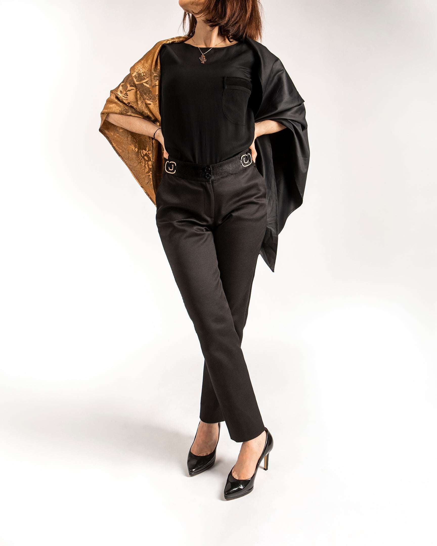 Pantalon ASUR Cyrene noir style smoking coupe cigarette ajustable élégant