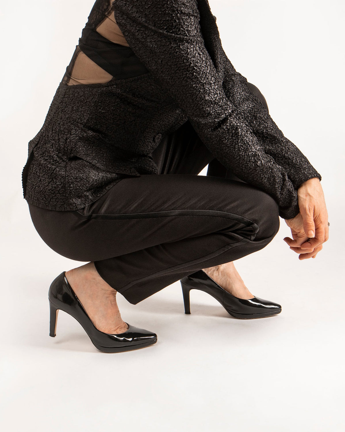 Pantalon ASUR Cyrene noir style smoking coupe cigarette ajustable élégant