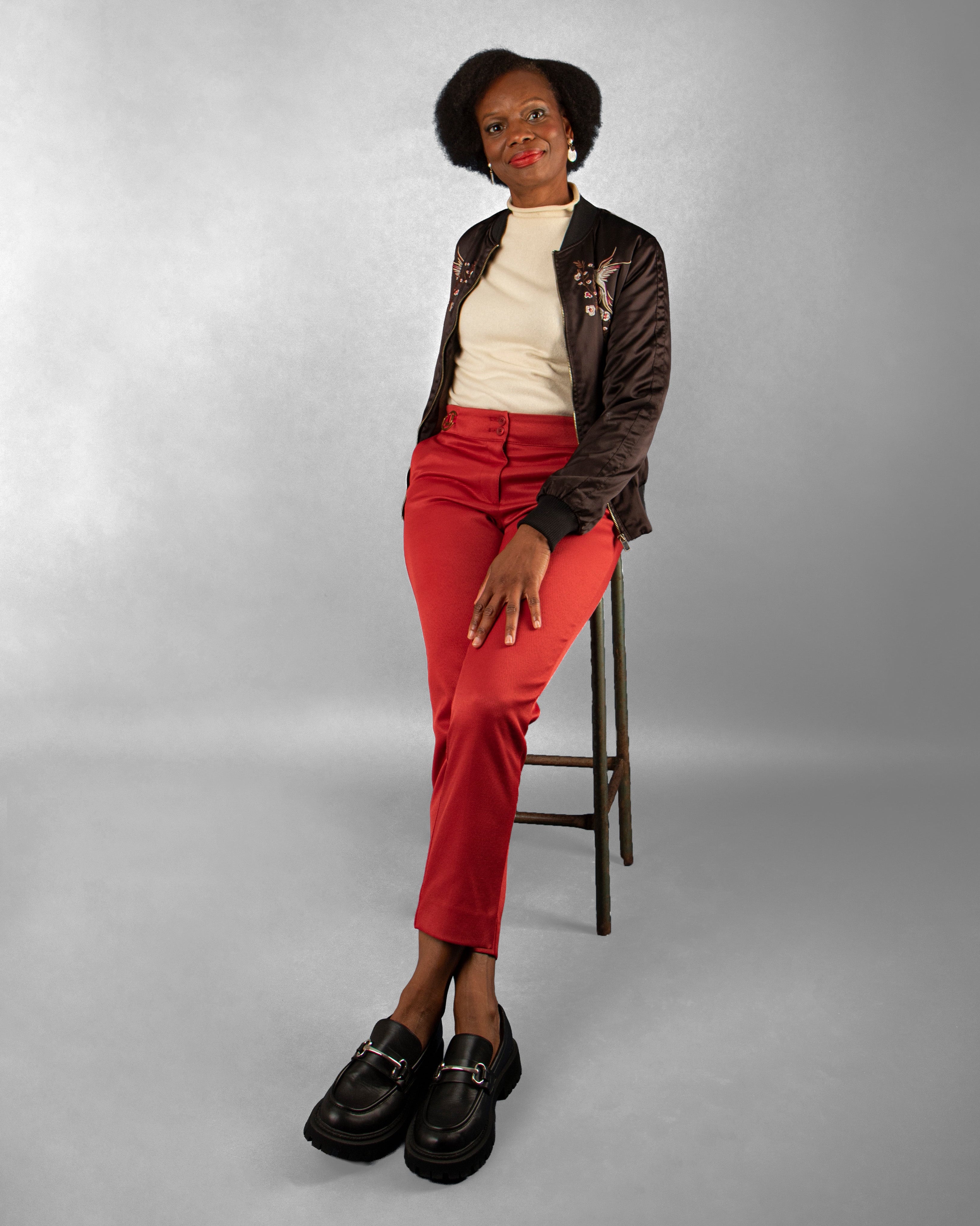 Pantalon ASUR Cyrene rouge grenat coupe cigarette ajustable confortable
