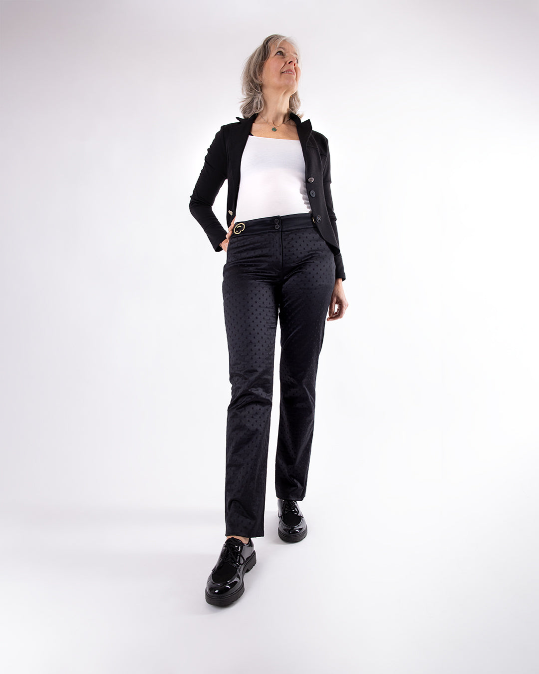 Pantalon ASUR Isis noir à pois coupe droite ajustable, confortable en tissu