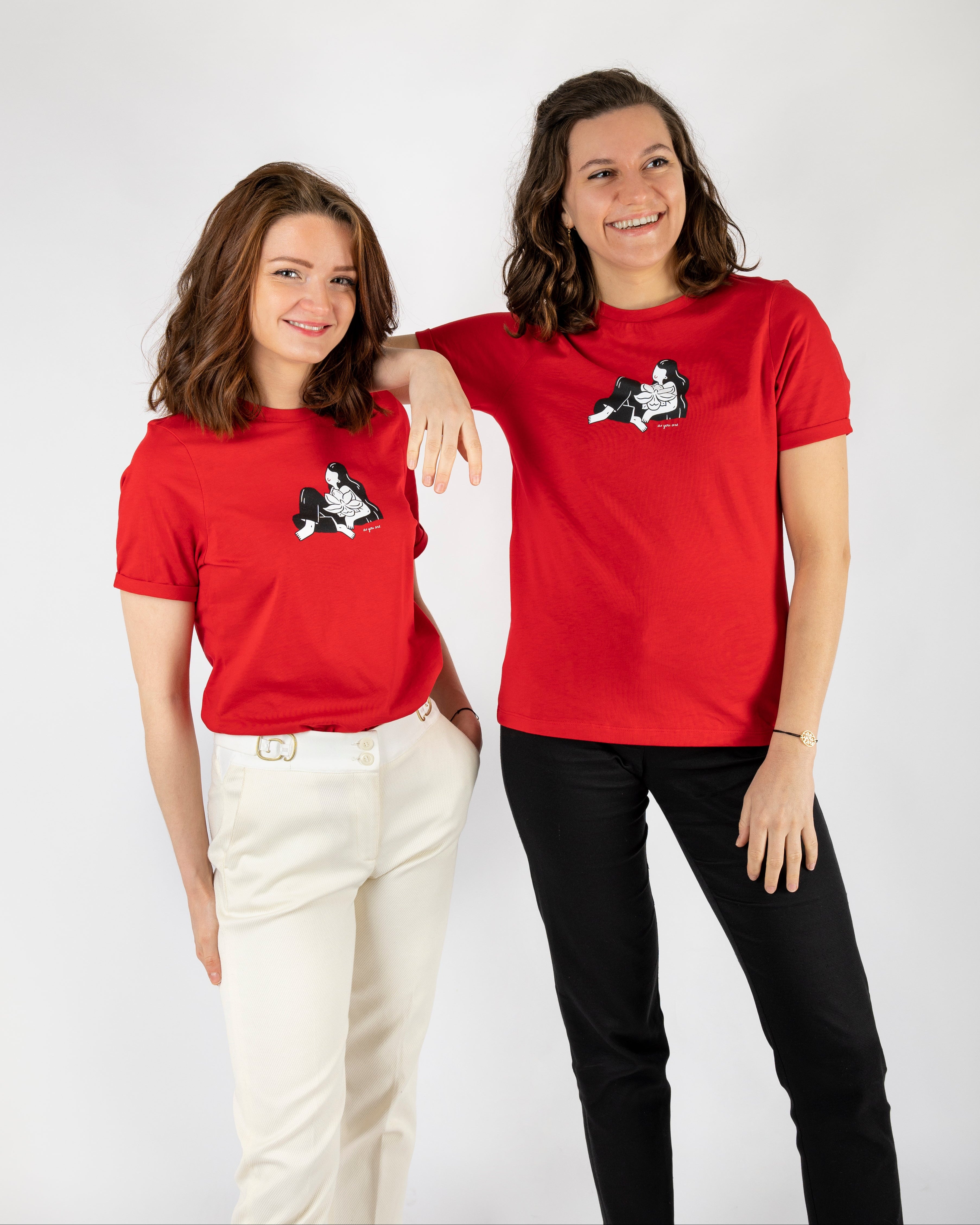 T-shirt rouge ASUR  illustration femme fleur par Zoé Bourhis en coton bio